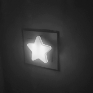 LUZ NOTURNA LED COM SENSOR ESTRELA